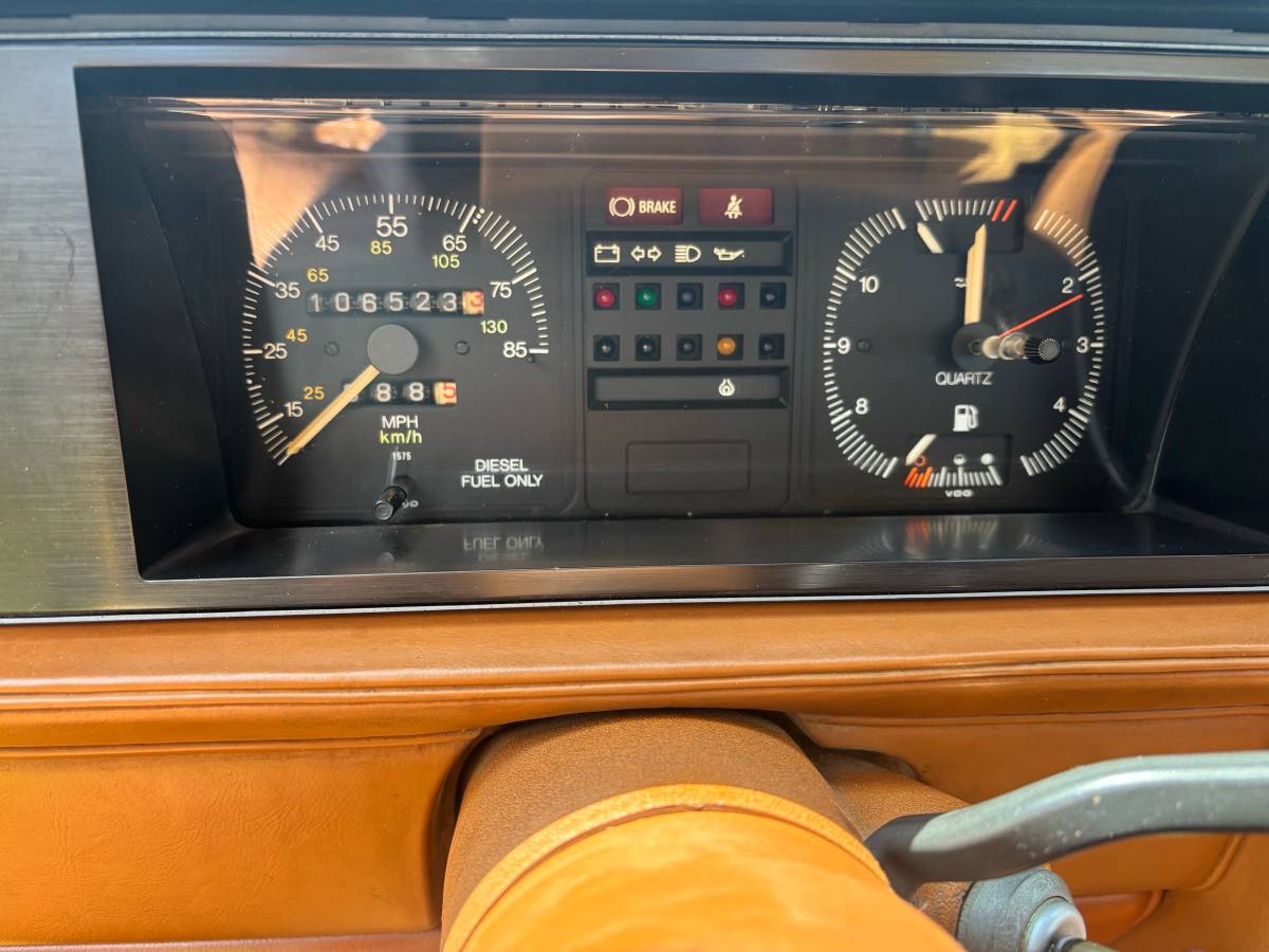 Volkswagen-rabbit-pickup-diesel-1981-yellow-18
