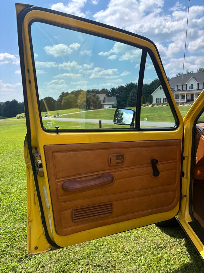 Volkswagen-rabbit-pickup-diesel-1981-yellow-19