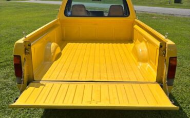 Volkswagen-rabbit-pickup-diesel-1981-yellow-3