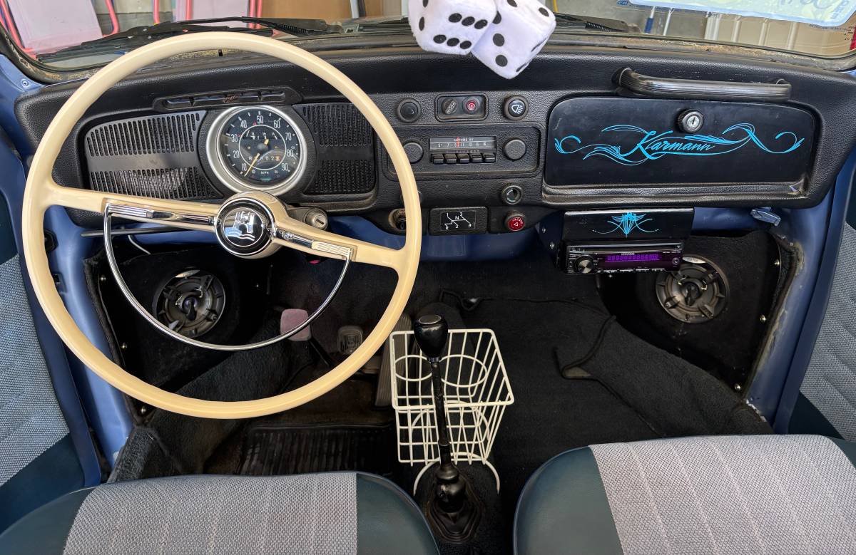 Volkswagen-super-beetle-1971-12