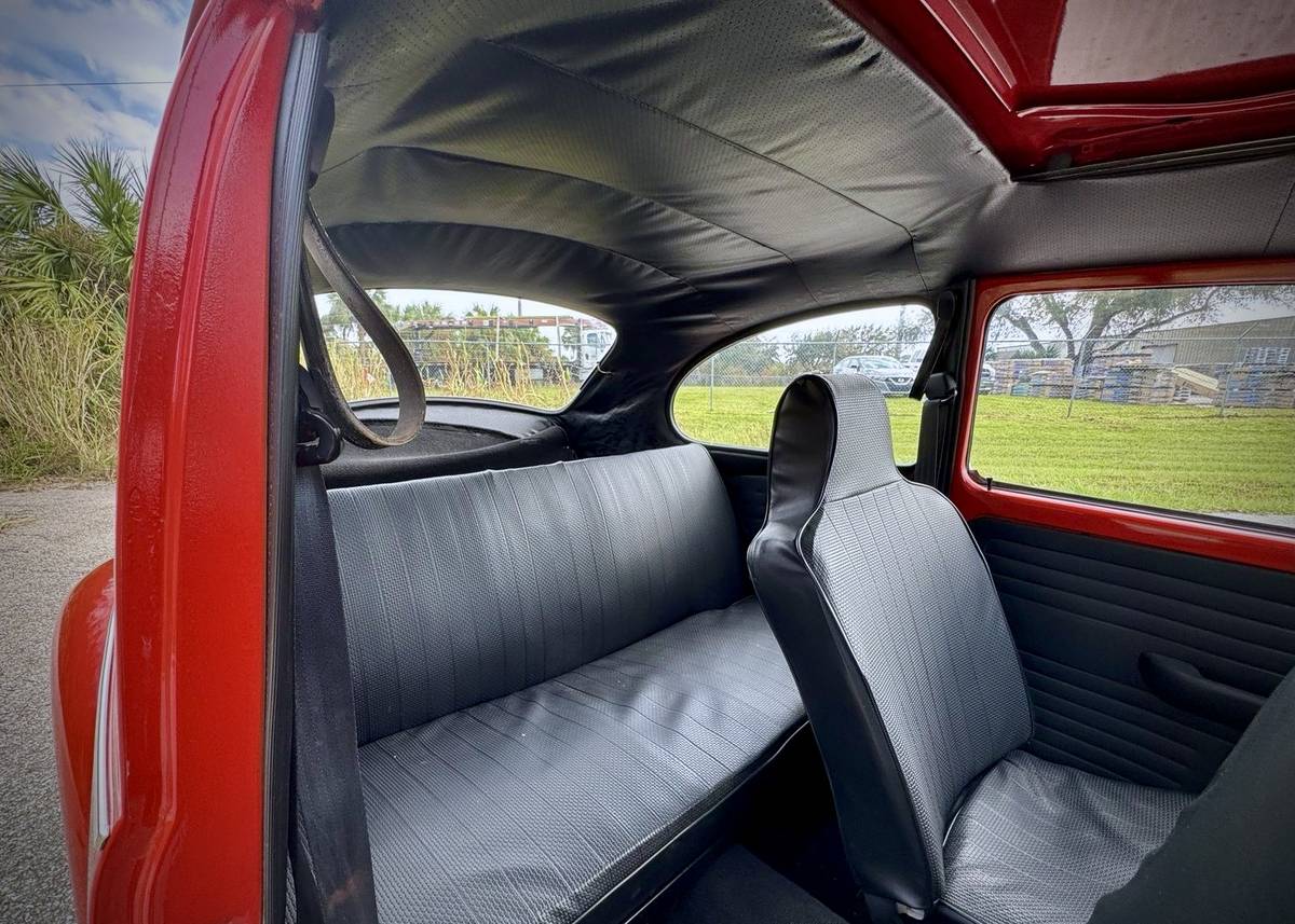 Volkswagen-super-beetle-1972-7