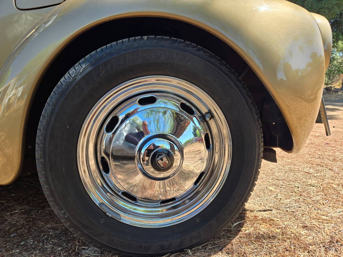 Volkswagen-super-beetle-1974-custom-11