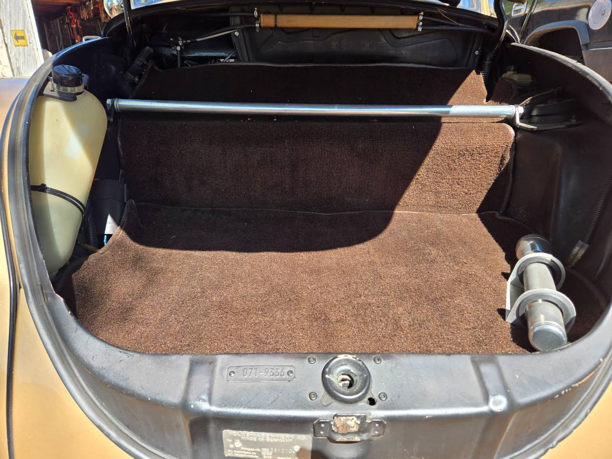 Volkswagen-super-beetle-1974-custom-12