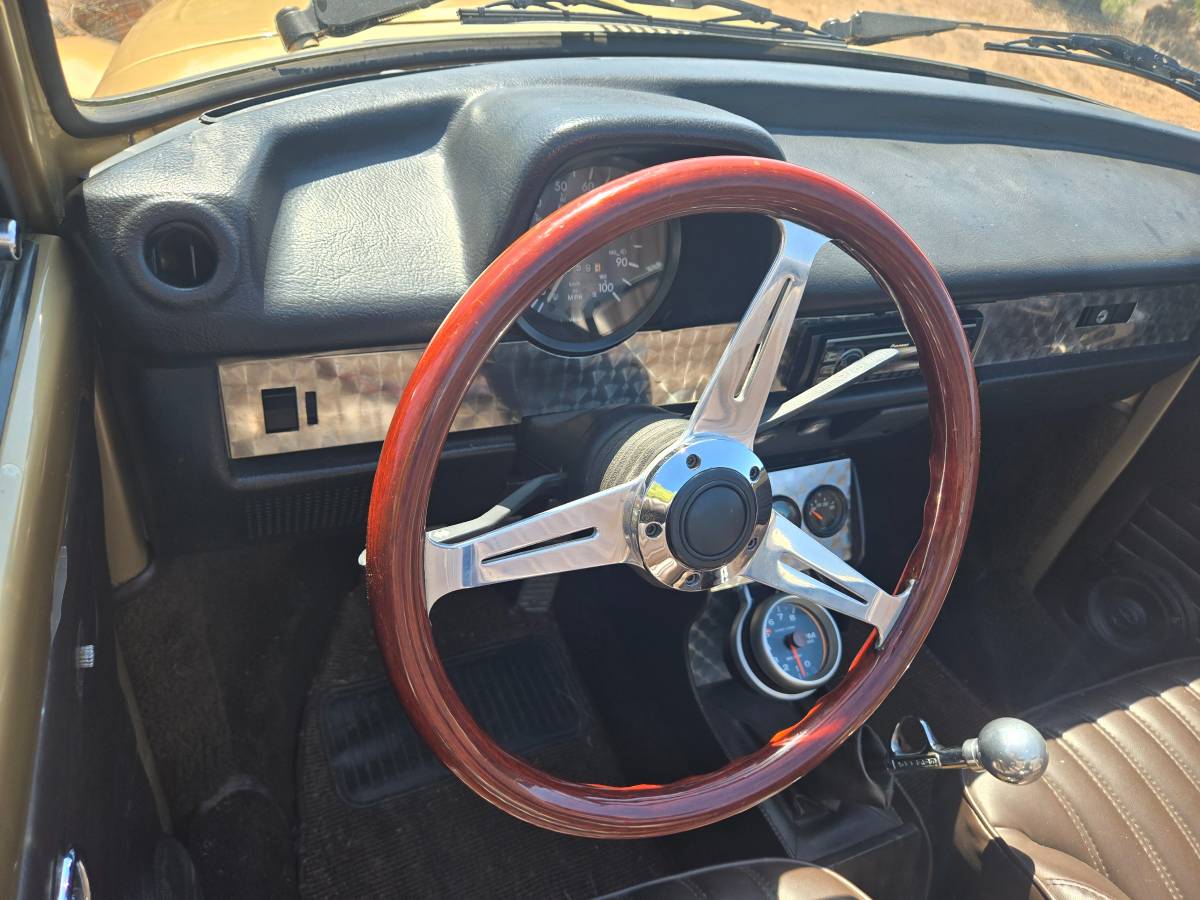 Volkswagen-super-beetle-1974-custom-3