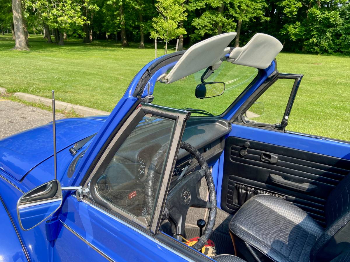 Volkswagen-super-beetle-1977-blue-11