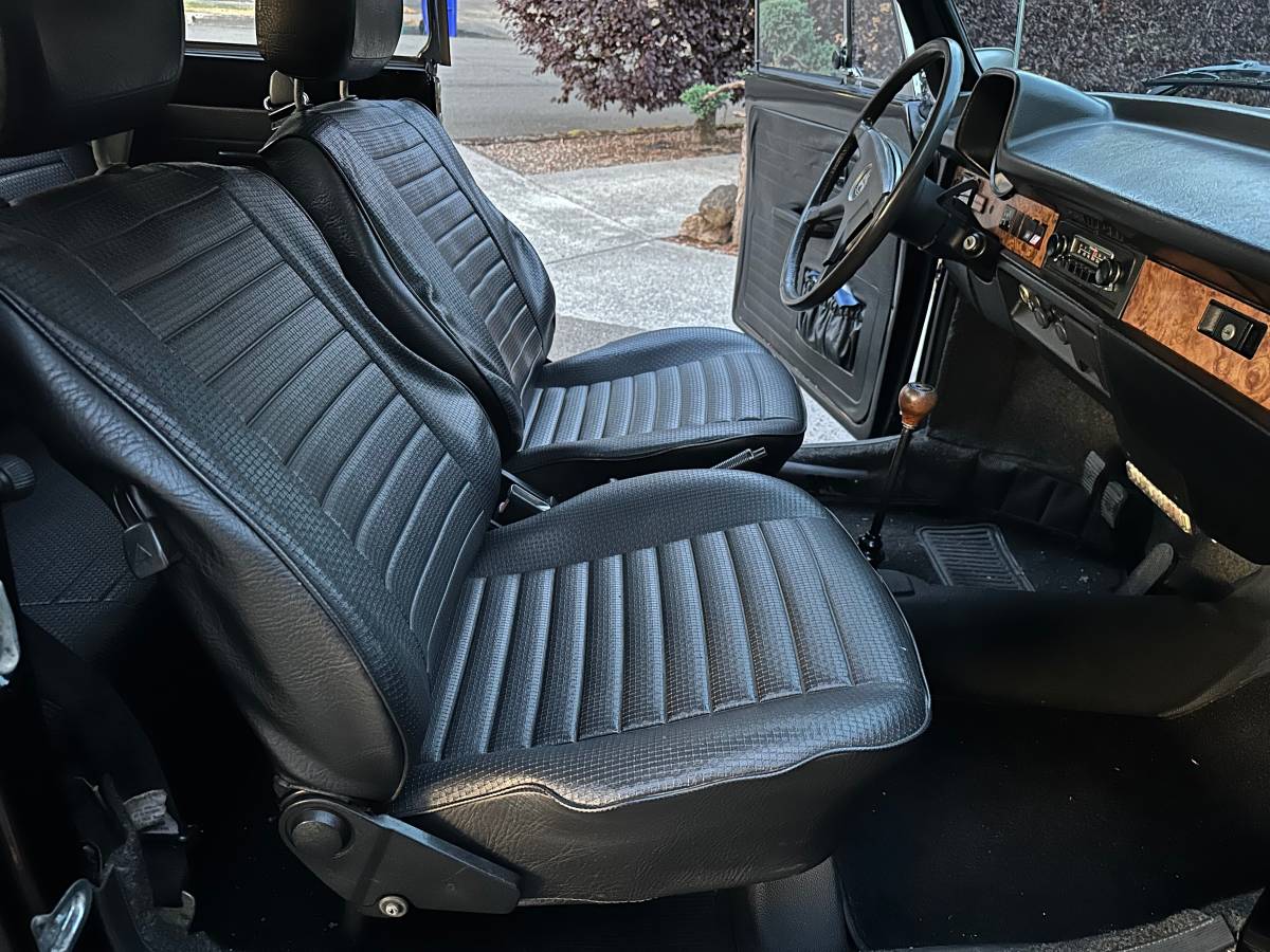 Volkswagen-super-beetle-convertible-1979-black-10