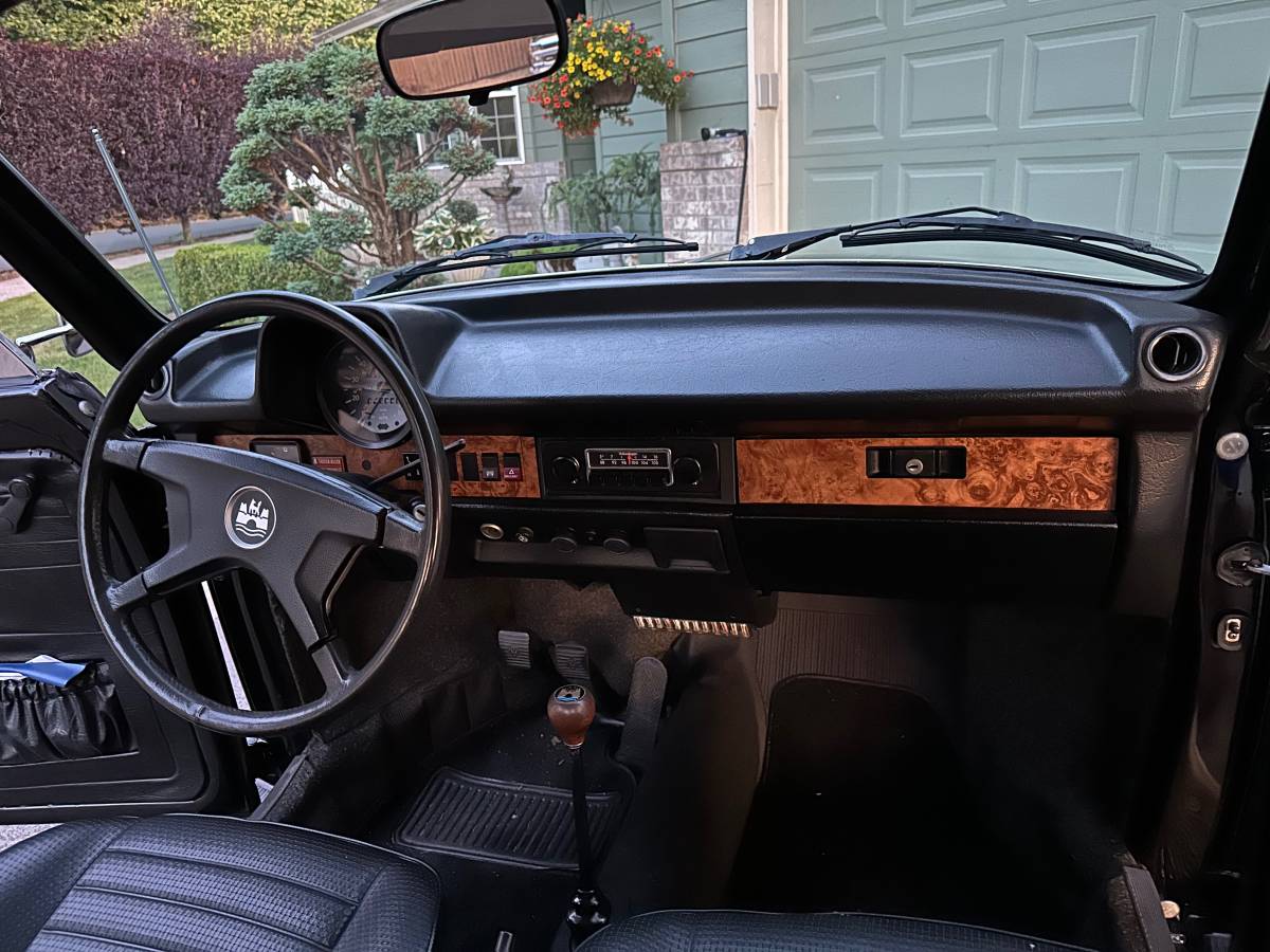 Volkswagen-super-beetle-convertible-1979-black-13