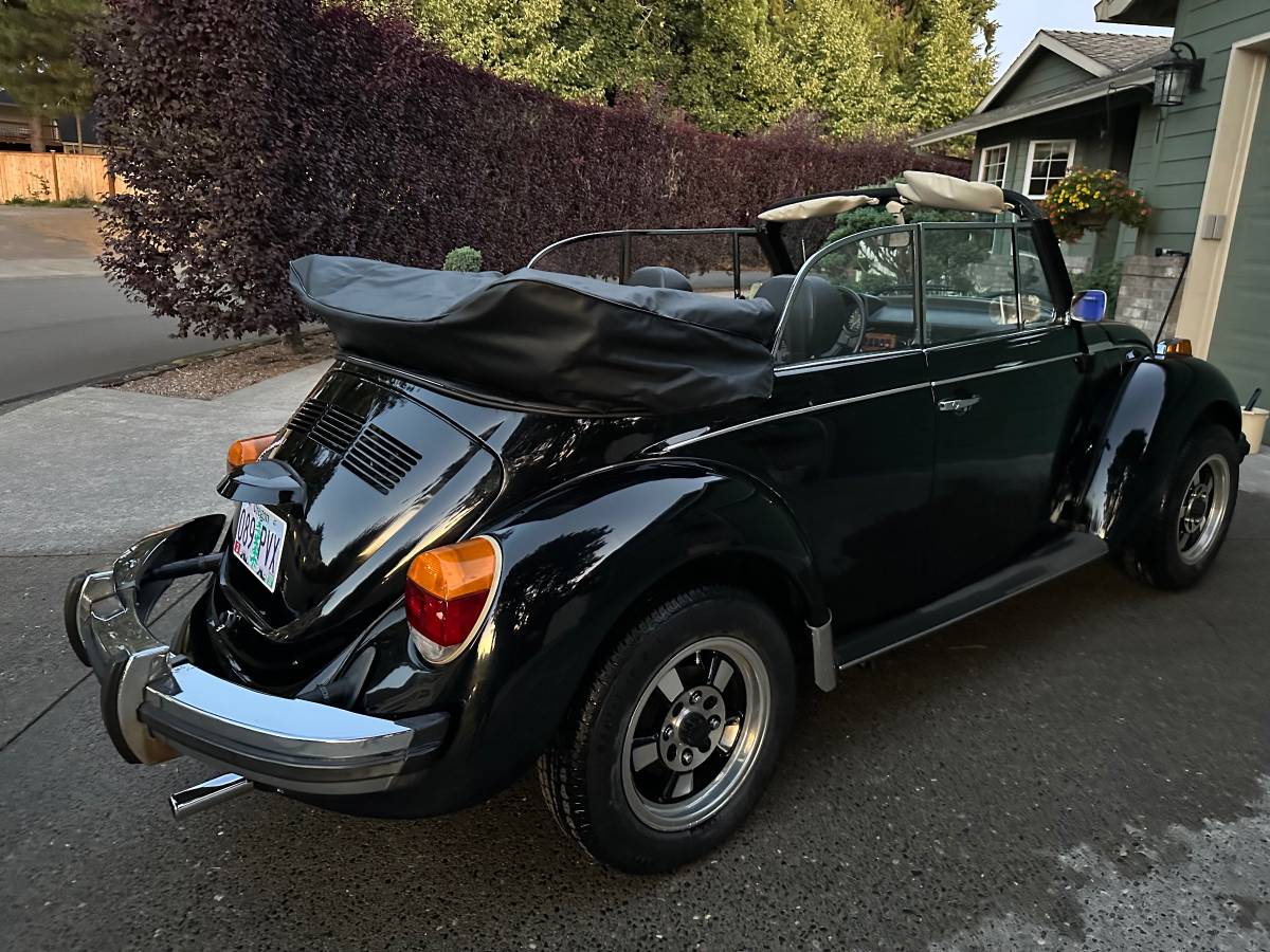 Volkswagen-super-beetle-convertible-1979-black-21