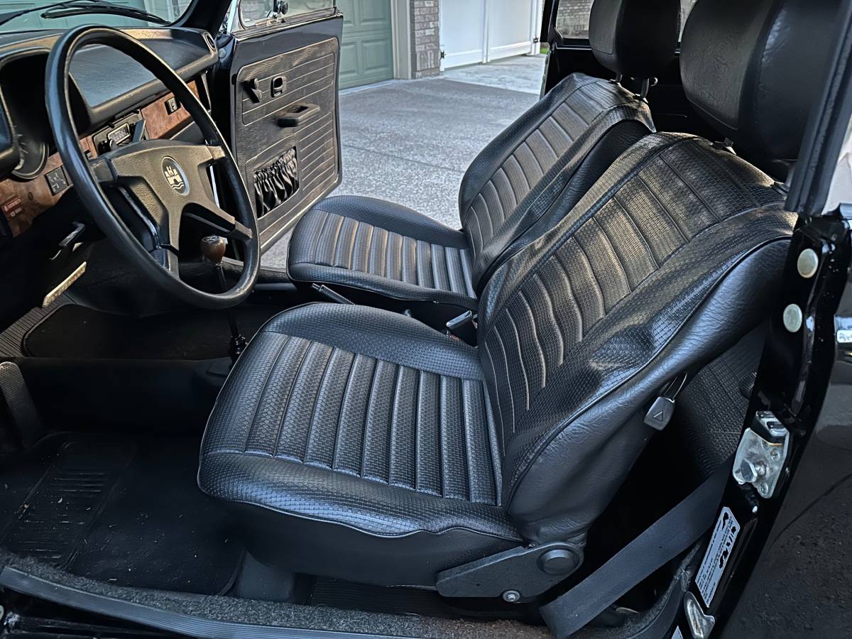 Volkswagen-super-beetle-convertible-1979-black-9