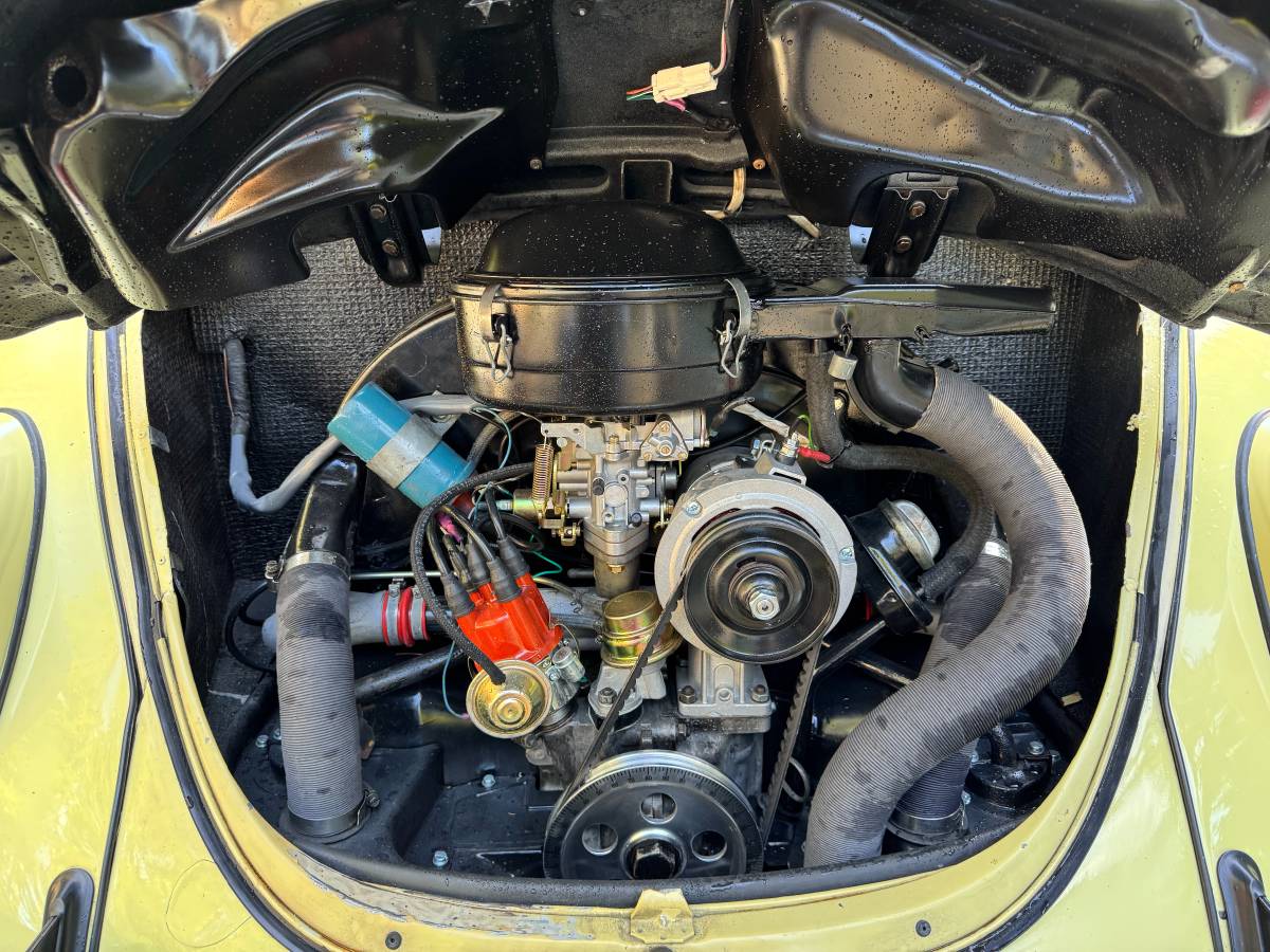 Volkswagen-super-beetle-vw-1971-yellow-10