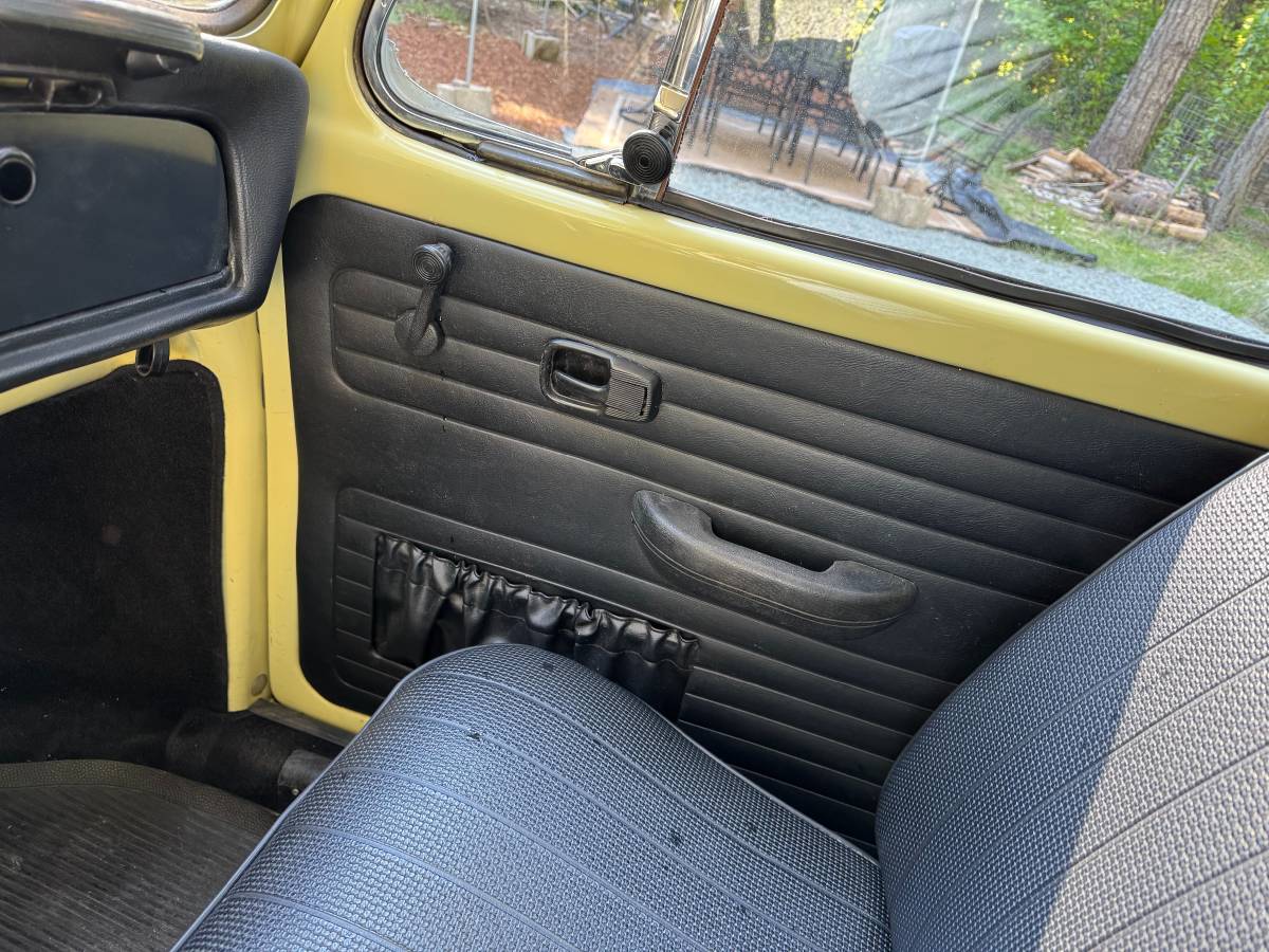 Volkswagen-super-beetle-vw-1971-yellow-4