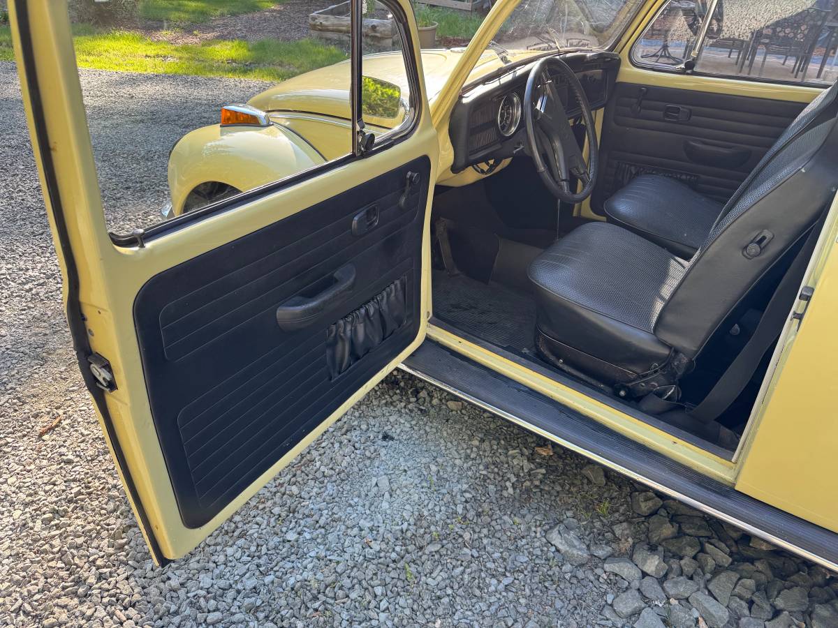 Volkswagen-super-beetle-vw-1971-yellow-6