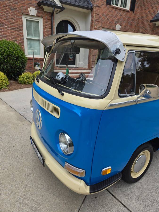 Volkswagen-t2-bus-1971-blue-12
