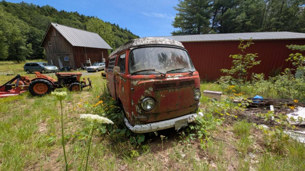 Volkswagen-transporter-1971-red-2