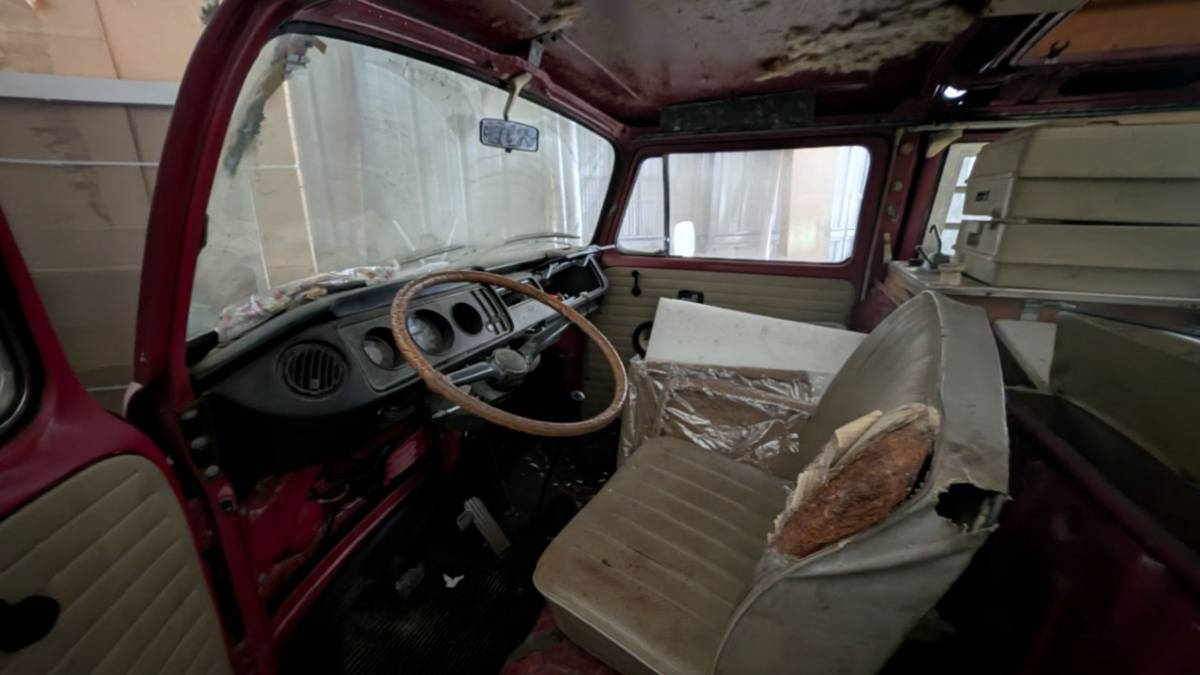 Volkswagen-transporter-1971-red-7
