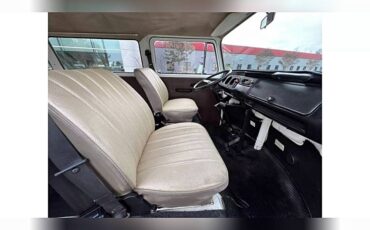 Volkswagen-transporter-1977-red-12