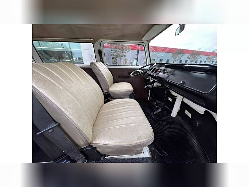 Volkswagen-transporter-1977-red-12