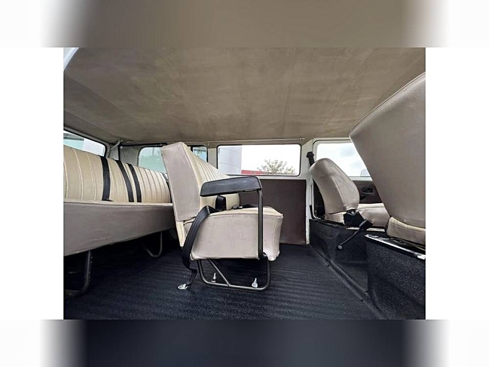 Volkswagen-transporter-1977-red-14