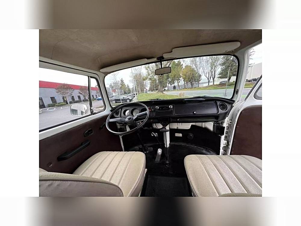 Volkswagen-transporter-1977-red-16