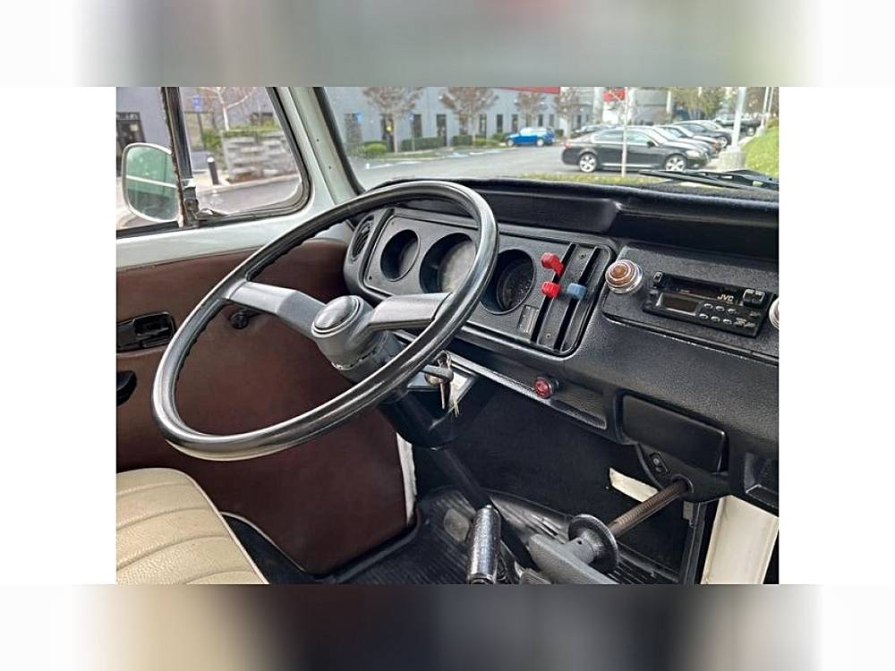 Volkswagen-transporter-1977-red-20