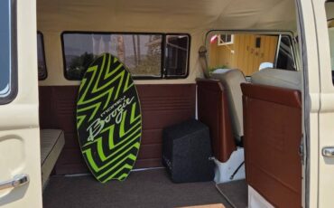 Volkswagen-transporter-t2-bay-window-1973-custom-10