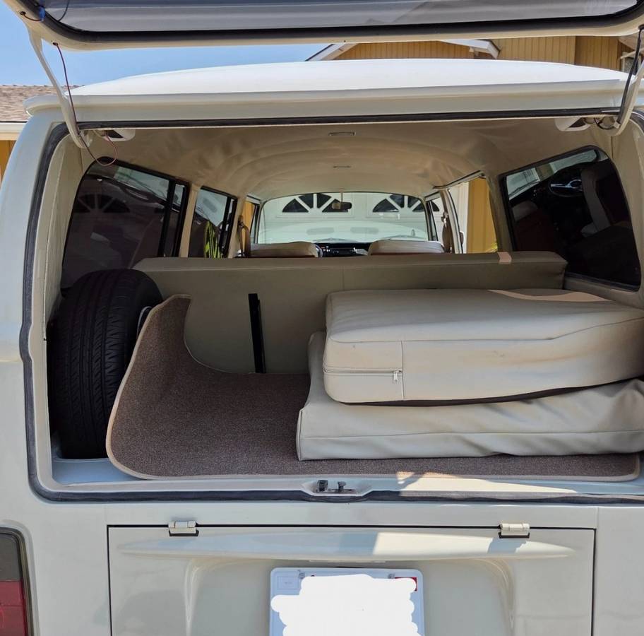 Volkswagen-transporter-t2-bay-window-1973-custom-12