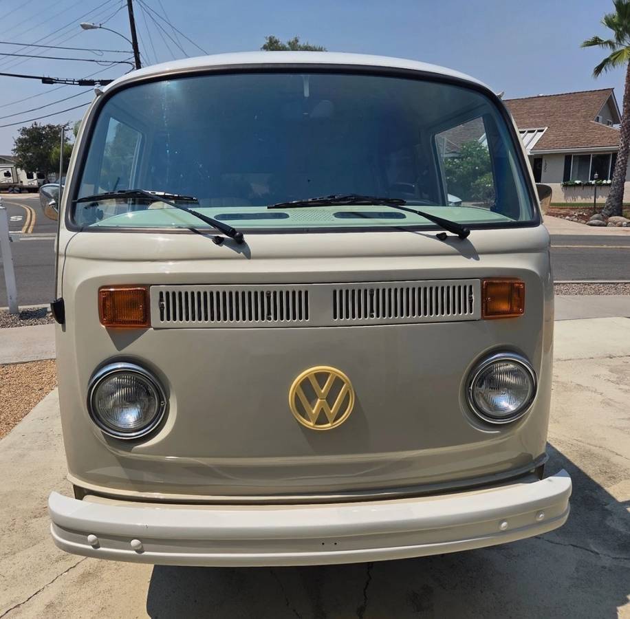 Volkswagen-transporter-t2-bay-window-1973-custom-18