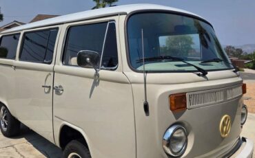 Volkswagen-transporter-t2-bay-window-1973-custom-19