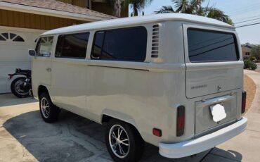 Volkswagen-transporter-t2-bay-window-1973-custom-20