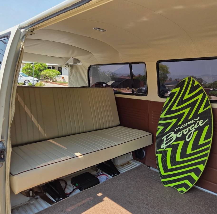 Volkswagen-transporter-t2-bay-window-1973-custom-9