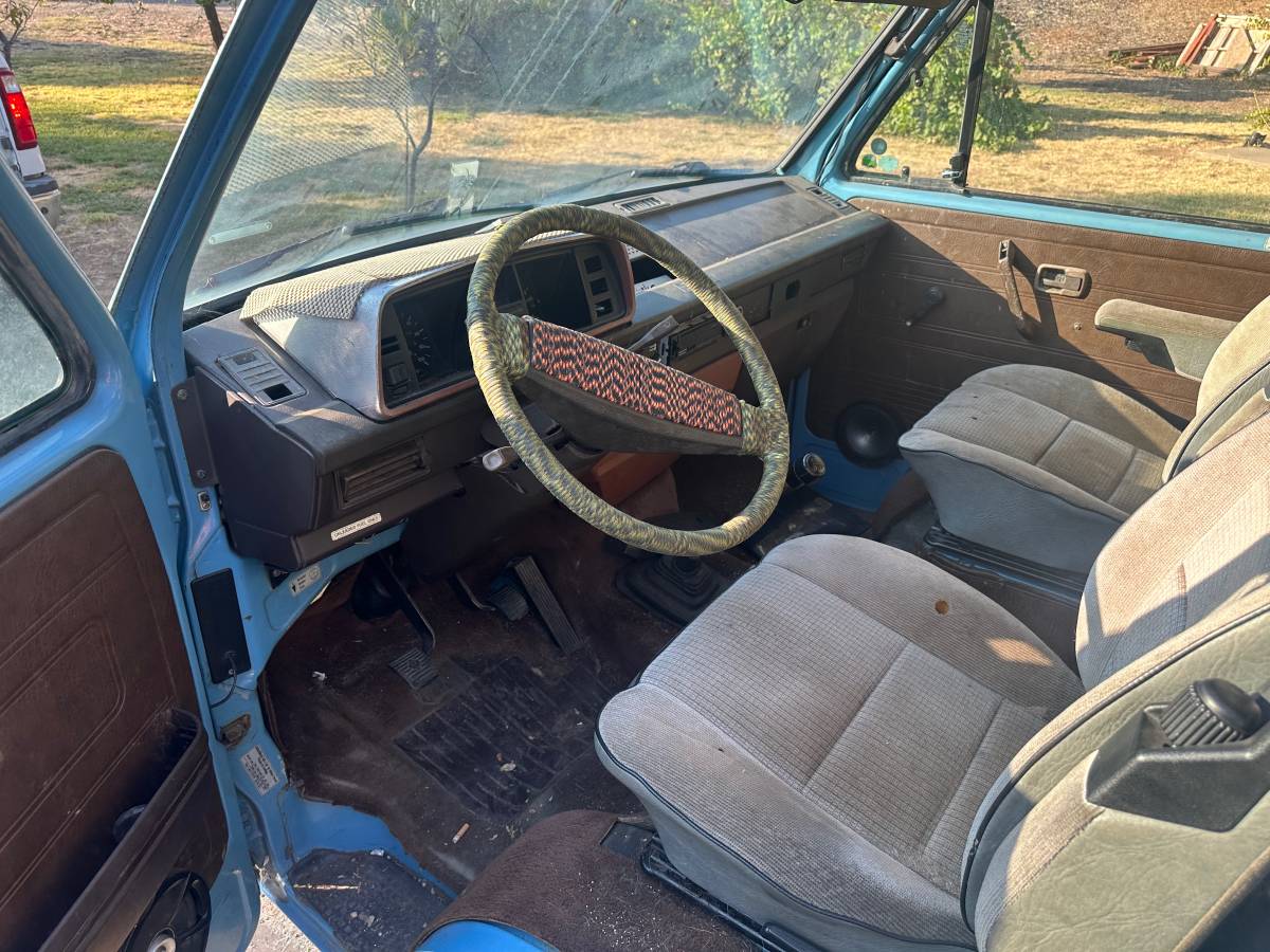 Volkswagen-vanagon-1982-30