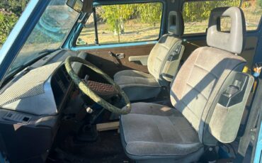 Volkswagen-vanagon-1982-48