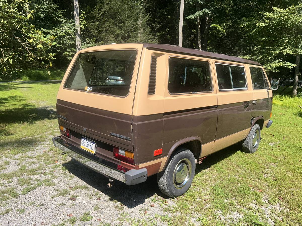 Volkswagen-vanagon-1984-2