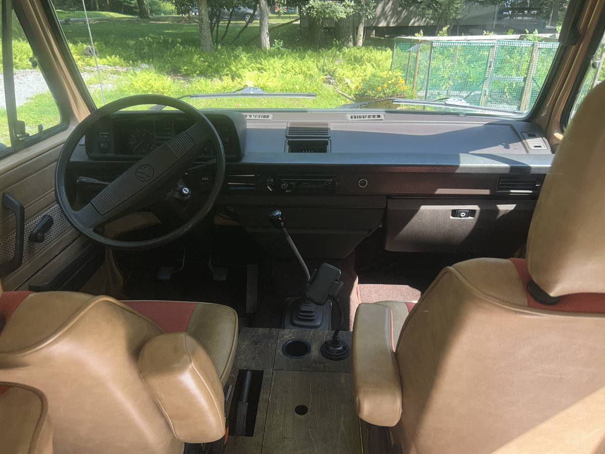 Volkswagen-vanagon-1984-7
