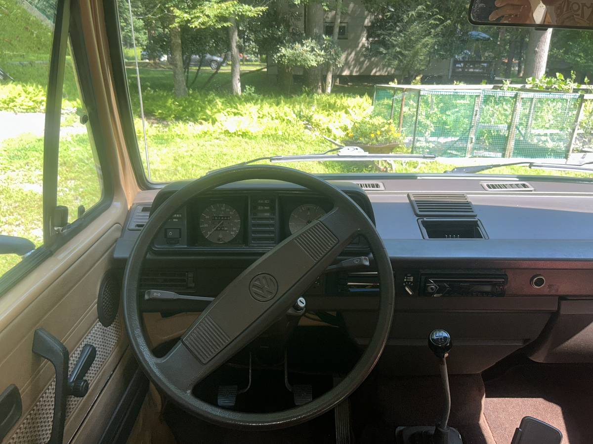 Volkswagen-vanagon-1984-8