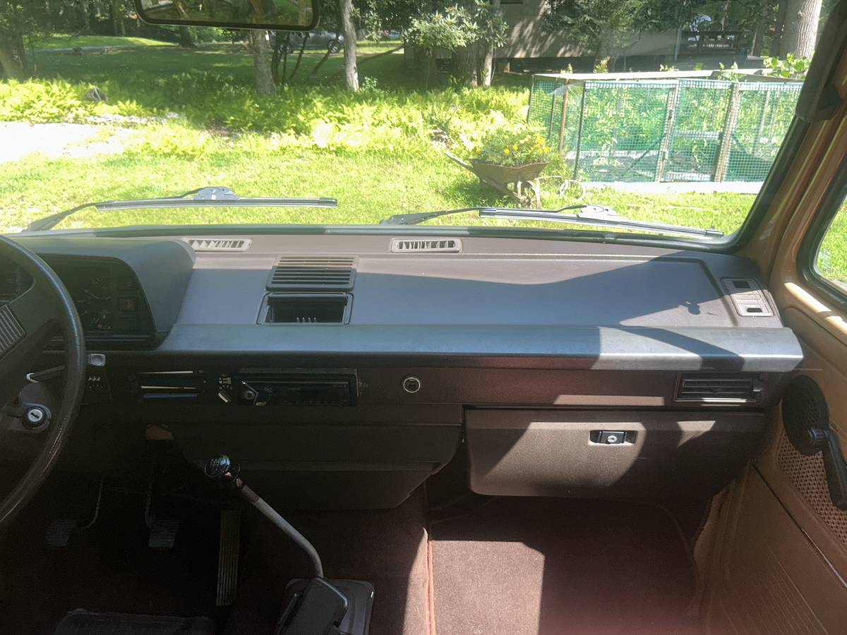 Volkswagen-vanagon-1984-9