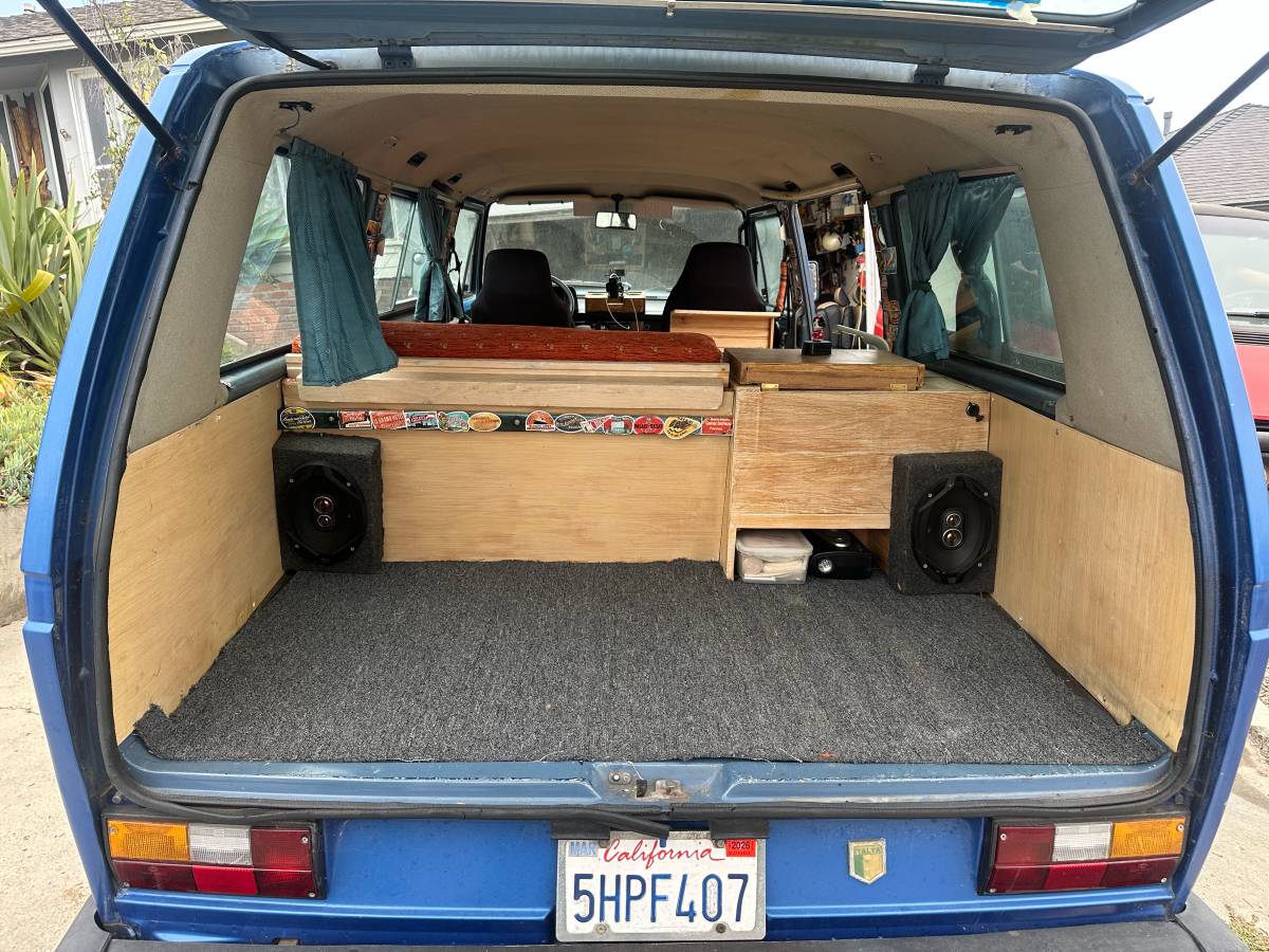 Volkswagen-vanagon-1984-blue-10