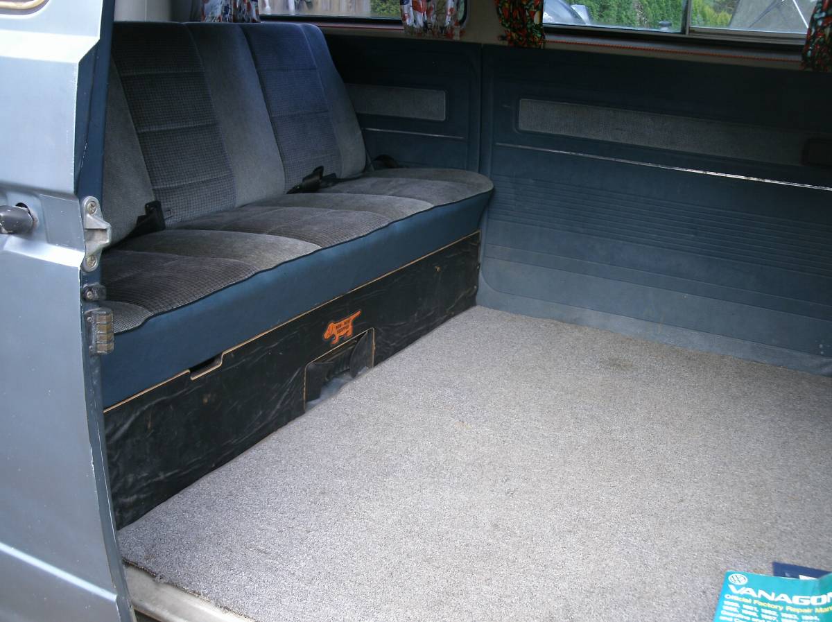 Volkswagen-vanagon-1987-blue-4