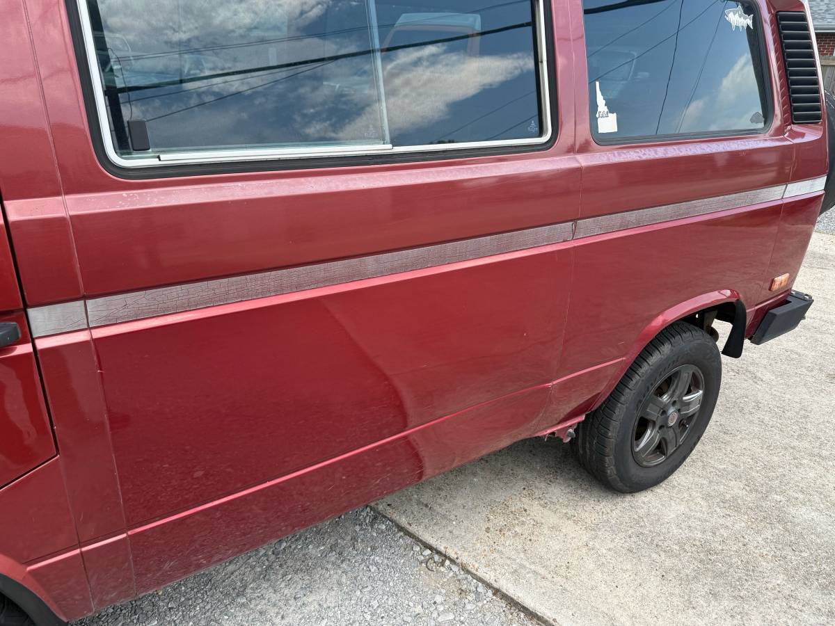 Volkswagen-vanagon-1987-red