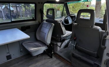 Volkswagen-vanagon-1988-14