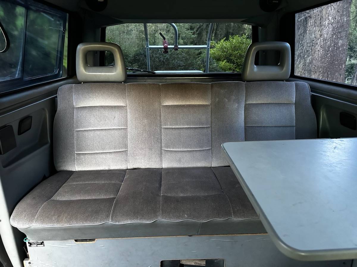 Volkswagen-vanagon-1988-16