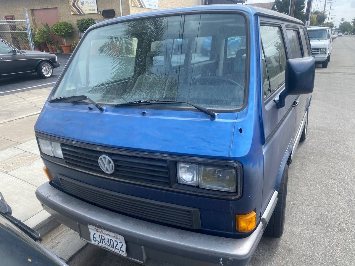 Volkswagen-vanagon-1990-blue-7
