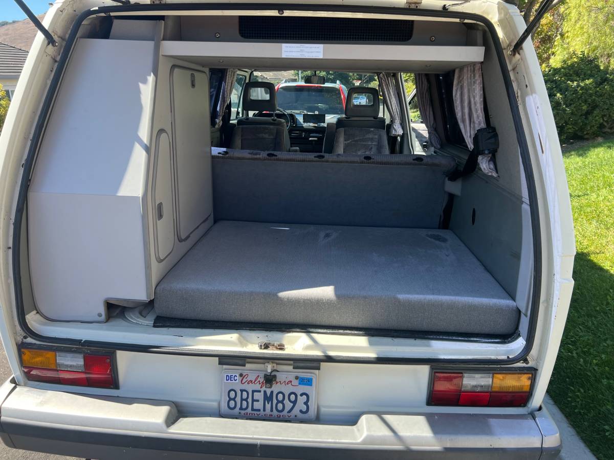 Volkswagen-vanagon-1990-white-1