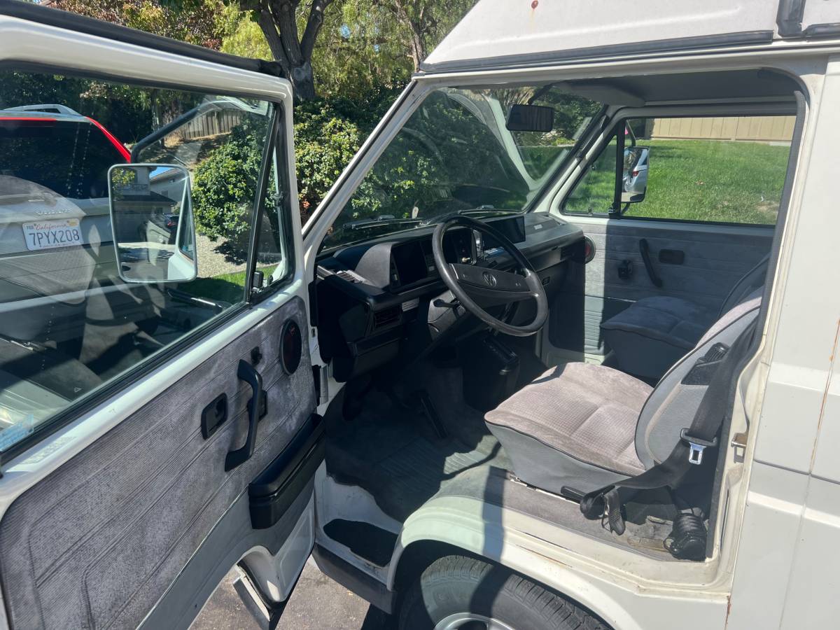 Volkswagen-vanagon-1990-white-10