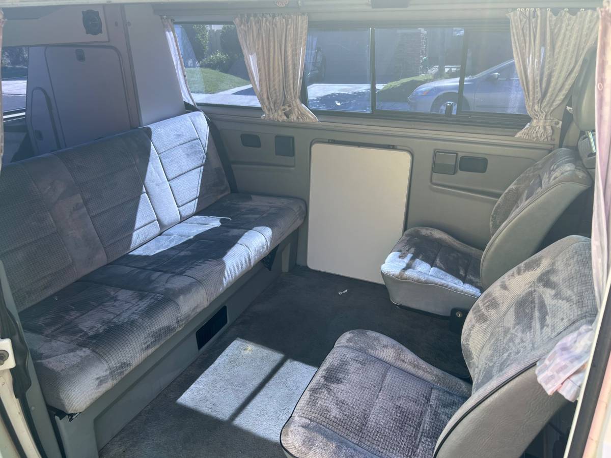 Volkswagen-vanagon-1990-white-2