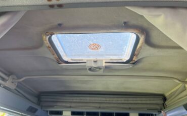 Volkswagen-vanagon-1990-white-3