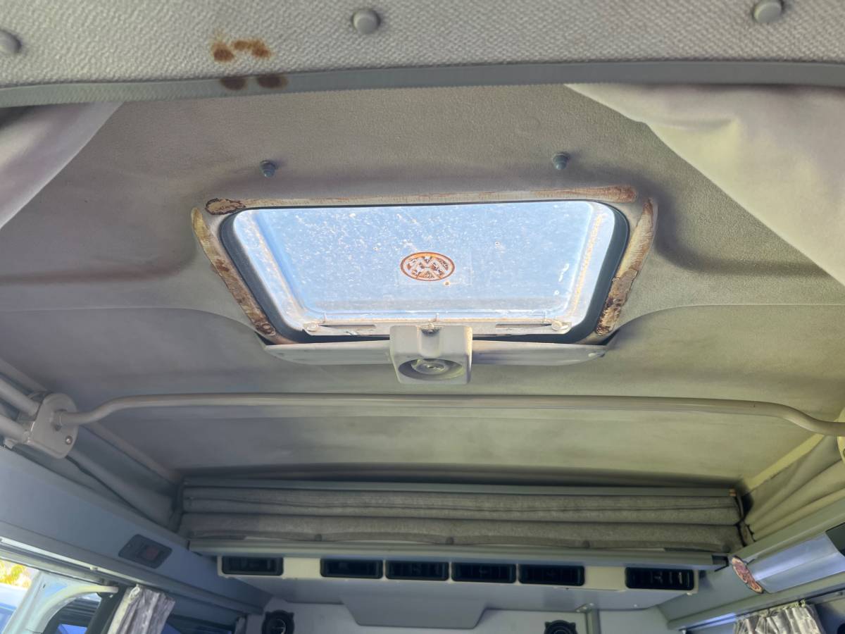 Volkswagen-vanagon-1990-white-3