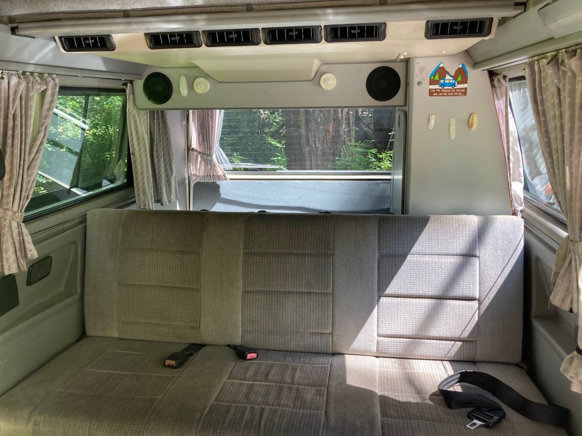 Volkswagen-vanagon-1990-white-3
