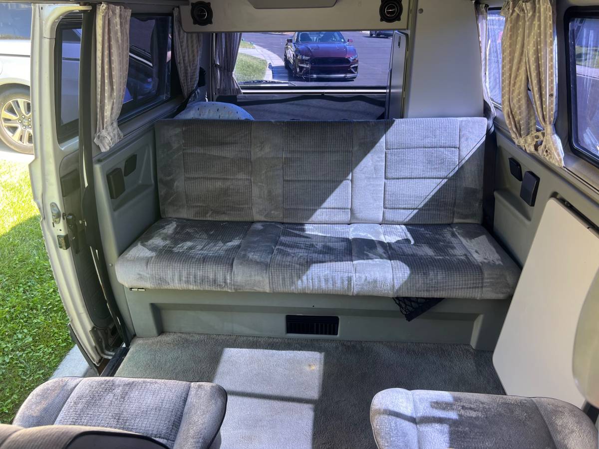 Volkswagen-vanagon-1990-white-4