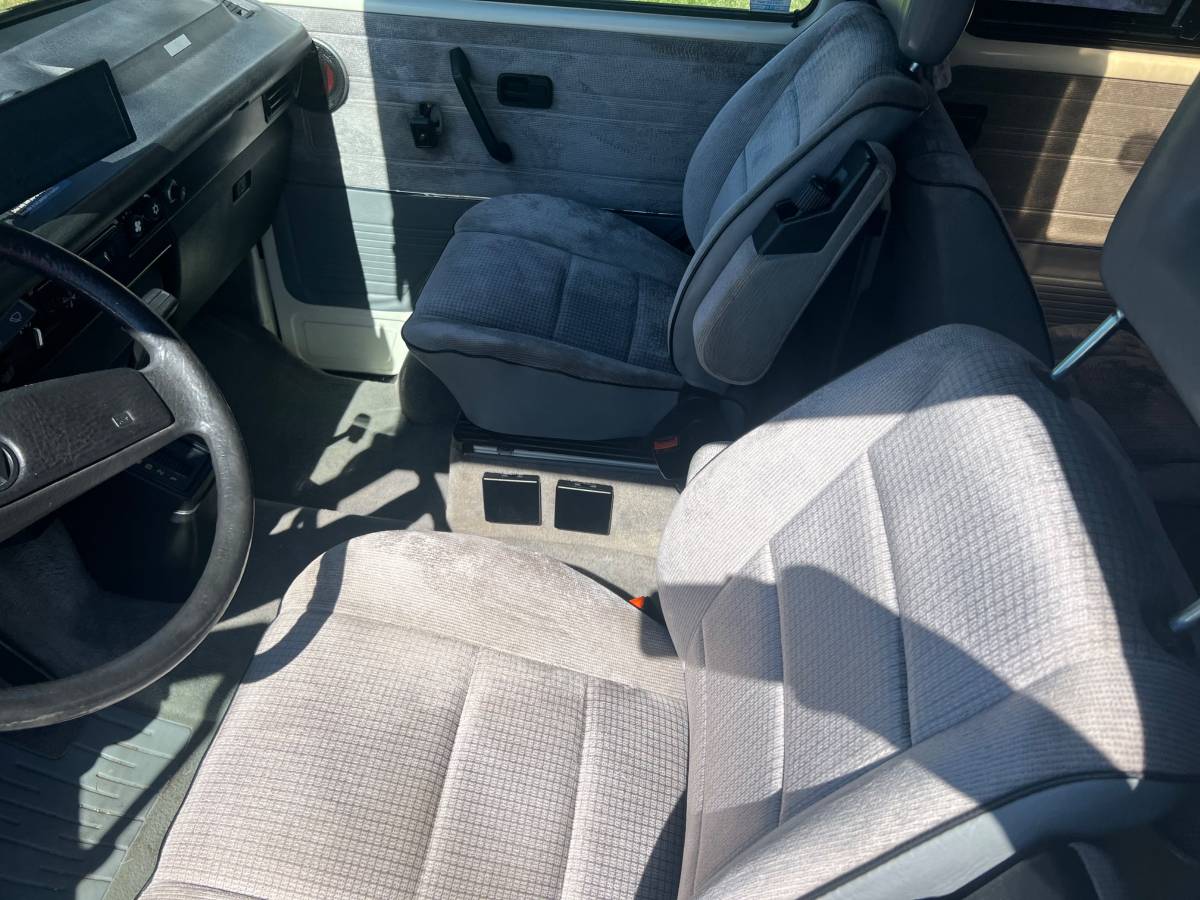 Volkswagen-vanagon-1990-white-8